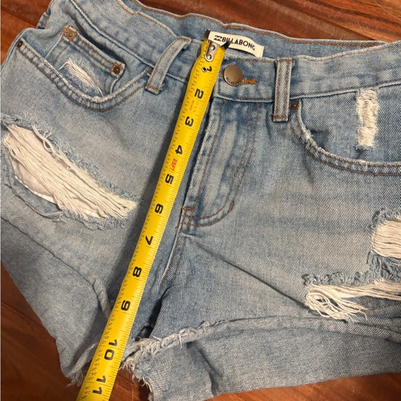 Billabong Distressed Denim Cutoff Shorts Light Wash (0789) - Picture 4 of 7